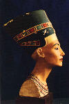 Malowana rzeźba głowy Królowej Nefertiti