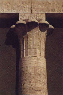 Kolumna w świątyni Edfu koło Teb