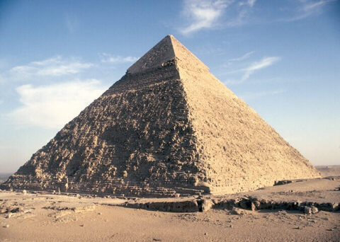 piramida.jpg (43526 bytes)